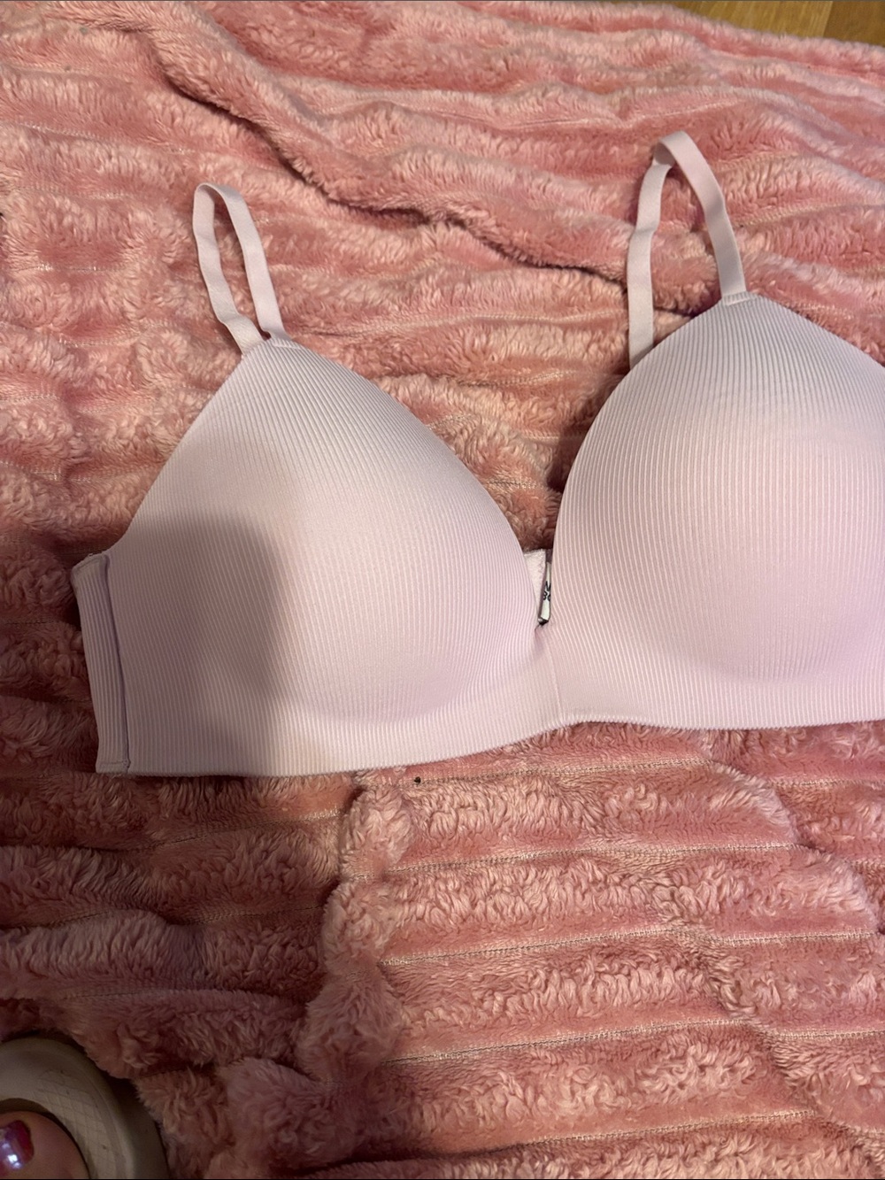 Very  soft and smooth bra, no wires. Pink pastel color